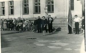 19 Девочка с кроликом и Линейка 2 09 1963 Кусонский А А Бовина Юля Юдин Виктор