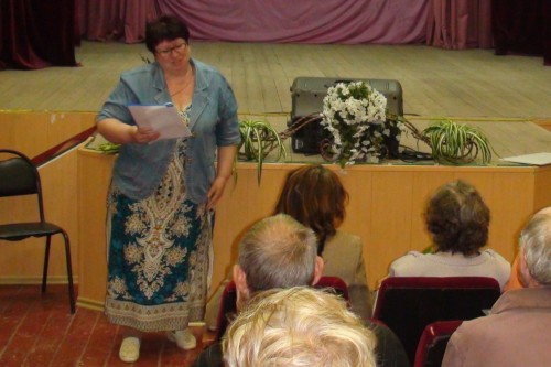 Читает стихи об интернате воспитанница Ромашкина Ольга